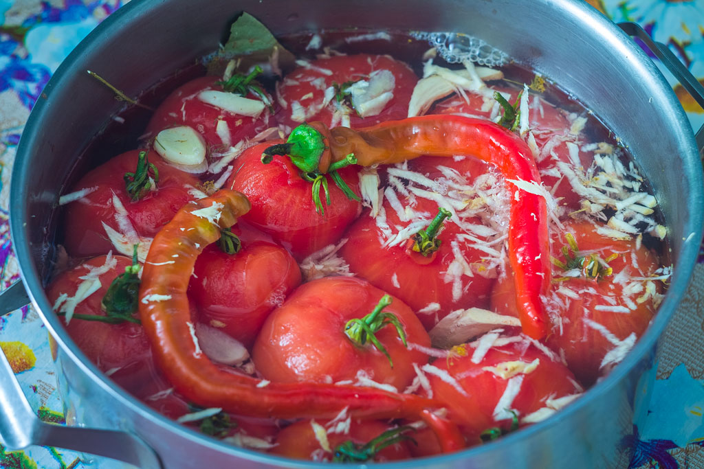 Маринованные помидоры без кожицы