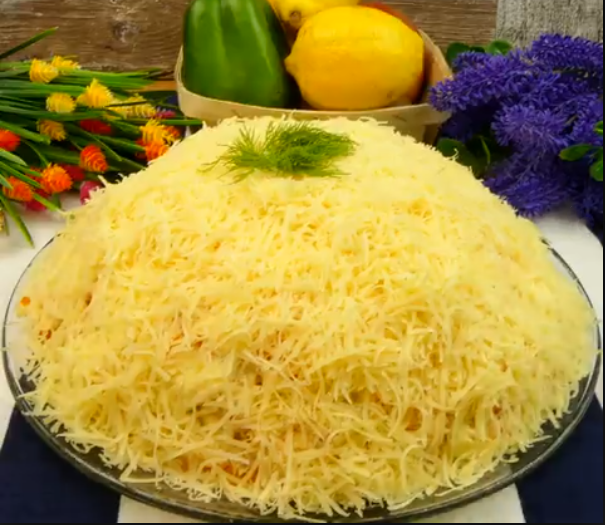 Салат с курицей и маринованными грибами
